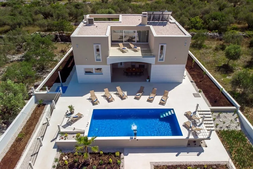 Luxury villa  Hileja with heated pool , 15 km from airport. 14 people capacity - Image 1