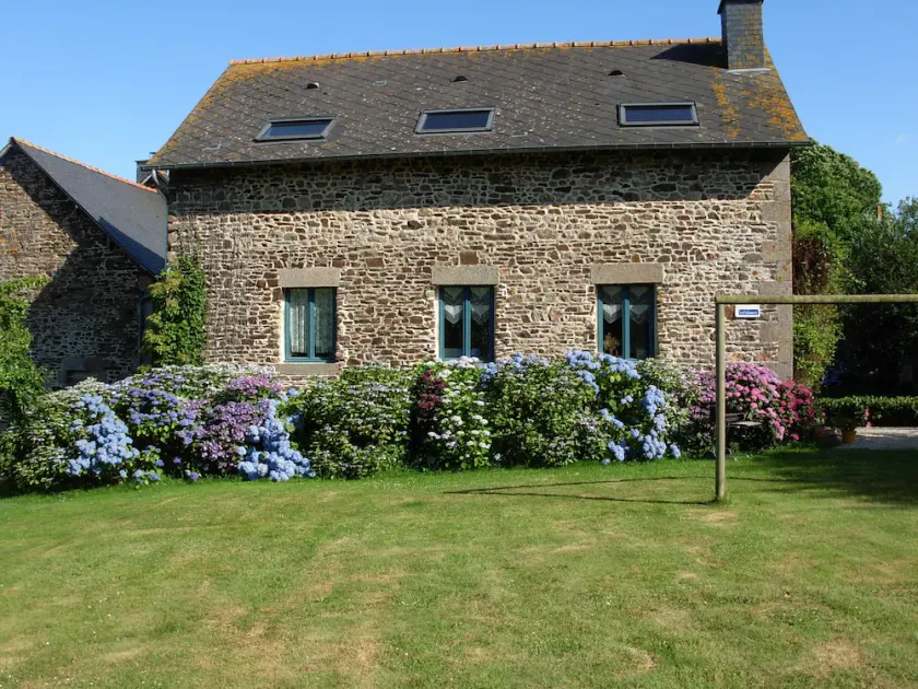 Quiet country cottage, large garden, children's games, beautiful walks, fishing. - Image 1