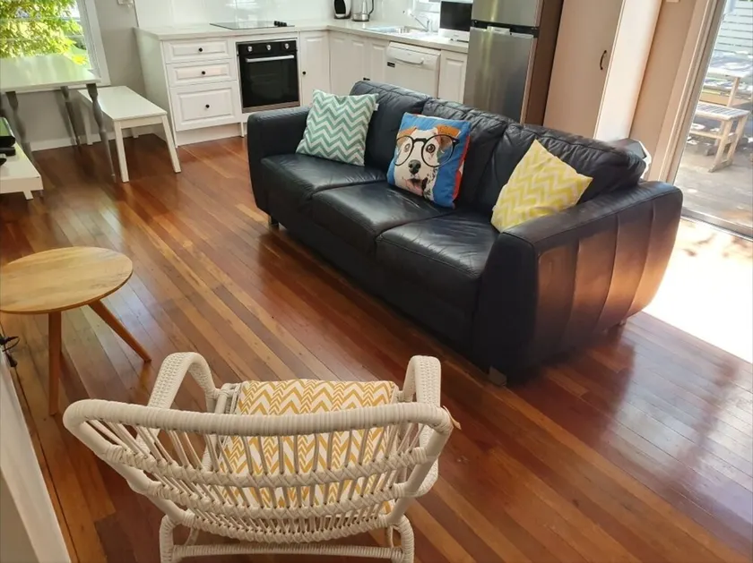 Salty Dog Cottage - Pets Welcome - 400m to Kings Beach - Image 1