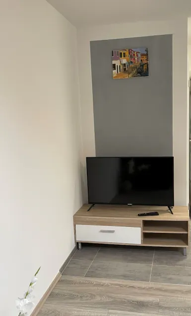 8P-Modern and newly renovated spacious apartment on two levels - Image 1