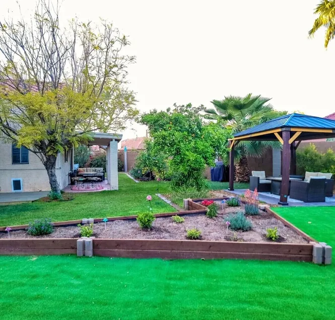 Cute house, big private shaded yard, cul-de-sac, close to ALL entertainment! - Image 1