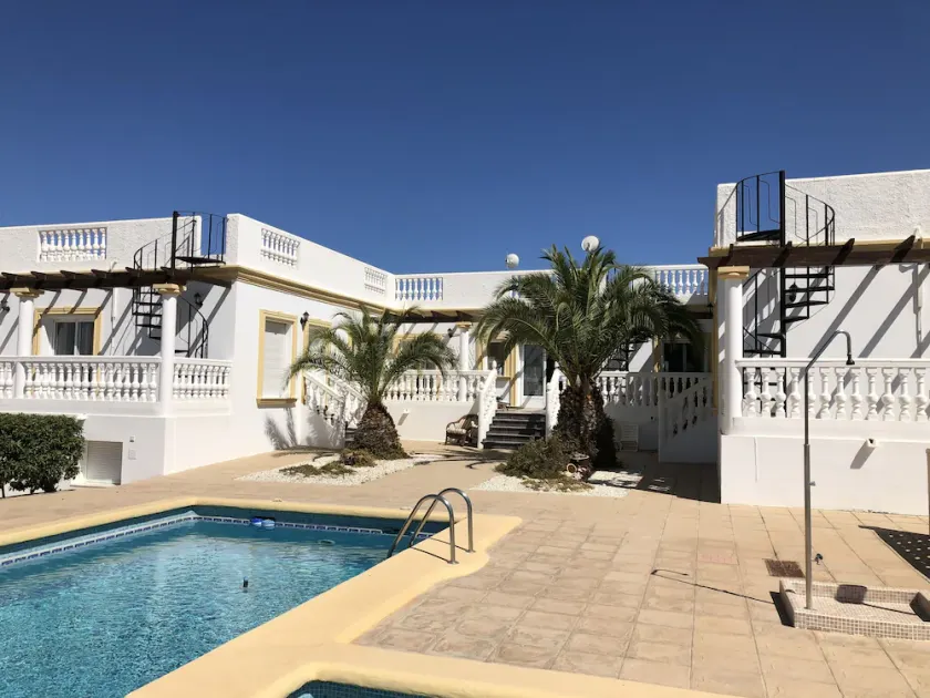 Large private property comprising 4 separate units with private swimming pool - Image 1