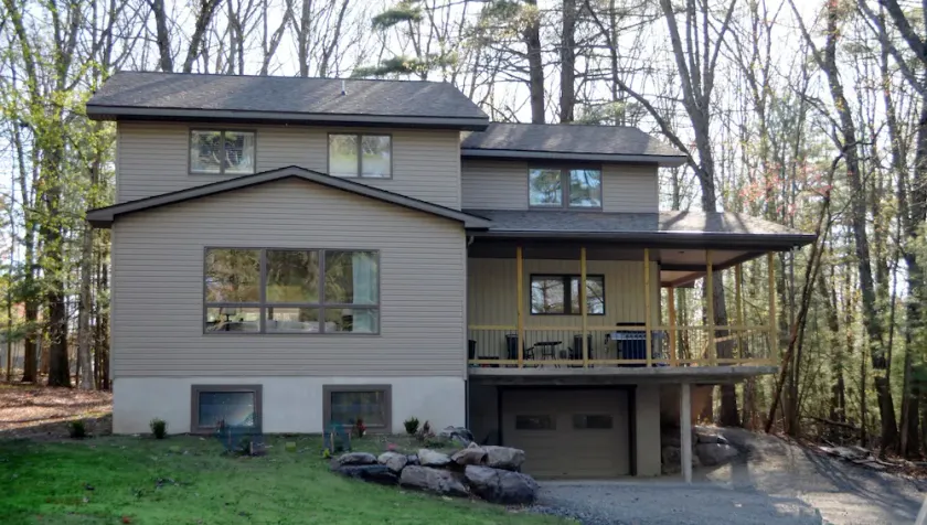 Spinnler Point Lake House short walk to Lake Wallenpaupack with Boat Slip - Image 1