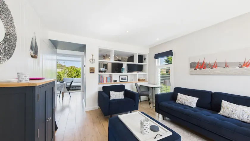Charming 2-bed Family Cottage Your West Bay Retreat - Image 1