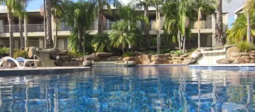 Cypress waterfront spa apartment - Image 1