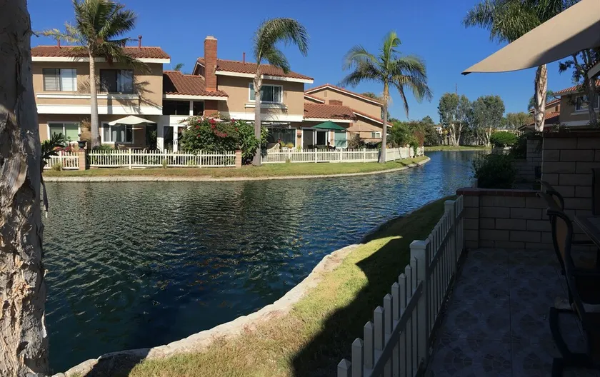 Året runt hyra-Huntington Beach Condo-Gated Community-Prime Location - Image 1
