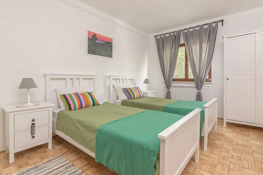 Room with two single beds - Image 1