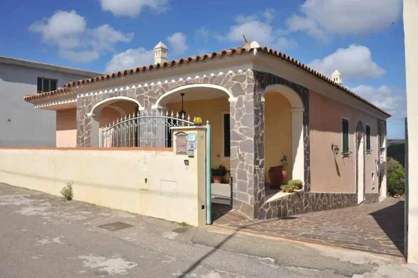 house / villa - OroseiLuxury Apartment - Image 1
