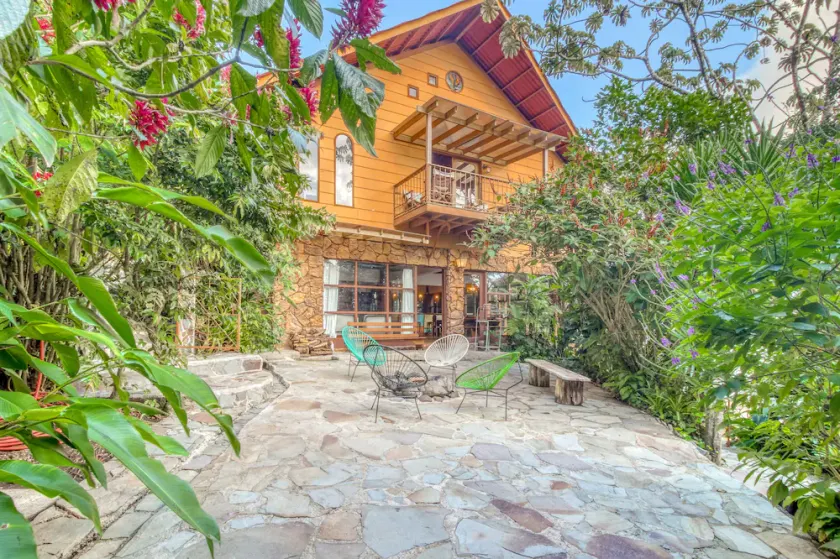 Unique and magical house w/social area with private BBQ & surrounded by nature - Image 1