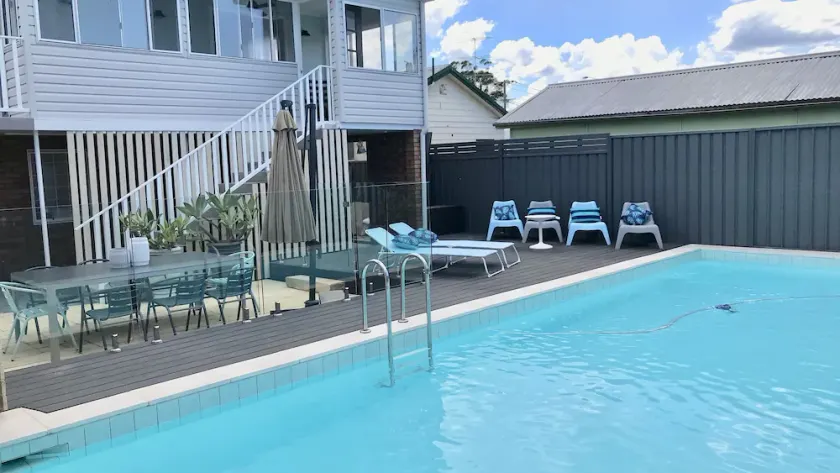 3 bedroom house with 10 meter inground pool. - Image 1