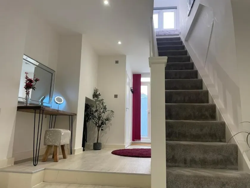 Spacious1br-6guests-walktoshops-fastwifi - Image 1
