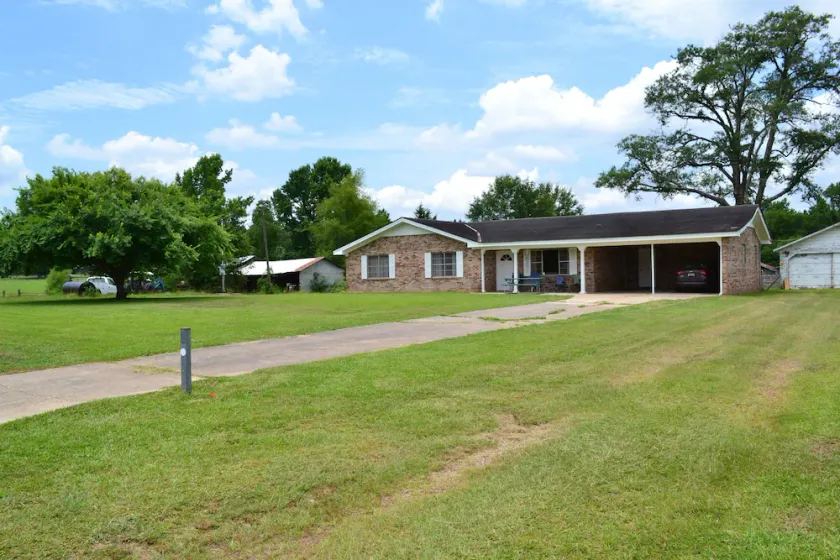 Country Home on a Cattle Farm.  Peaceful and Quiet - Image 1