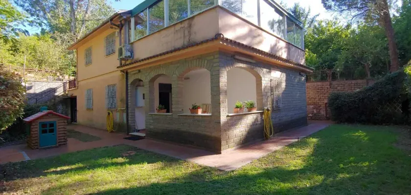 Exclusive villa with fireplaces and large garden near Rome and the lake - Image 1