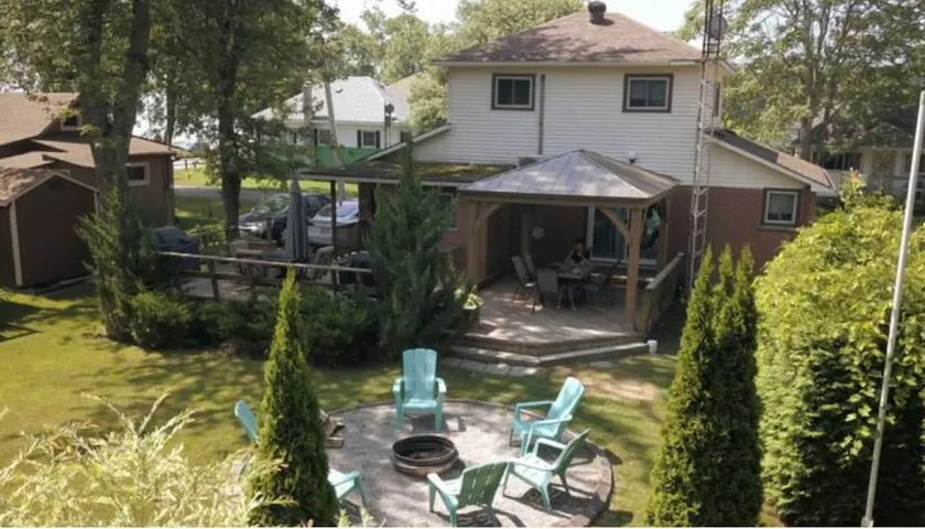 Large Beach View Family Cottage in in Turkey Point - Image 1