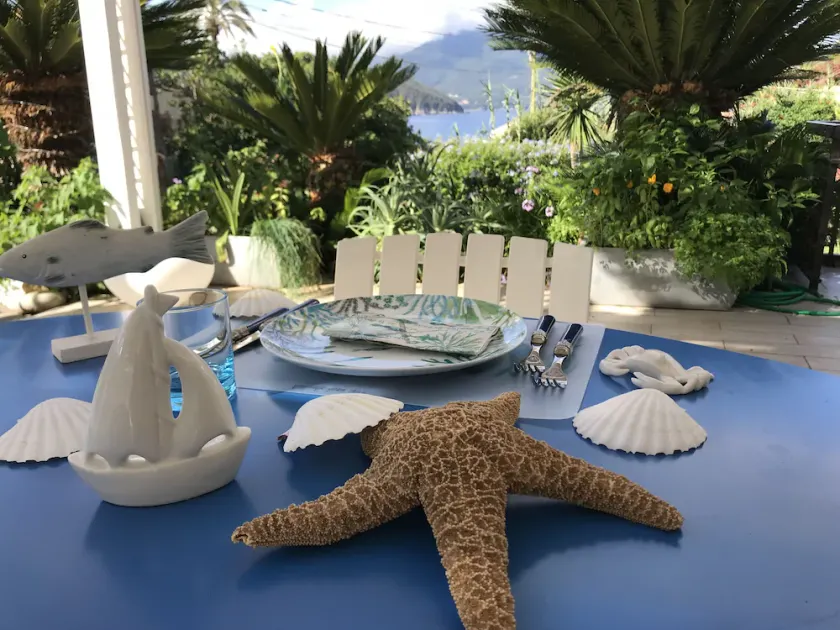På øen Elba pragtfuld villa med have et stenkast fra havet - Image 1