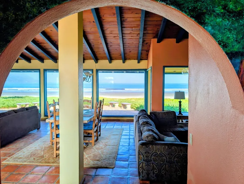 Large entertainment area inside and out. Event property - Image 1