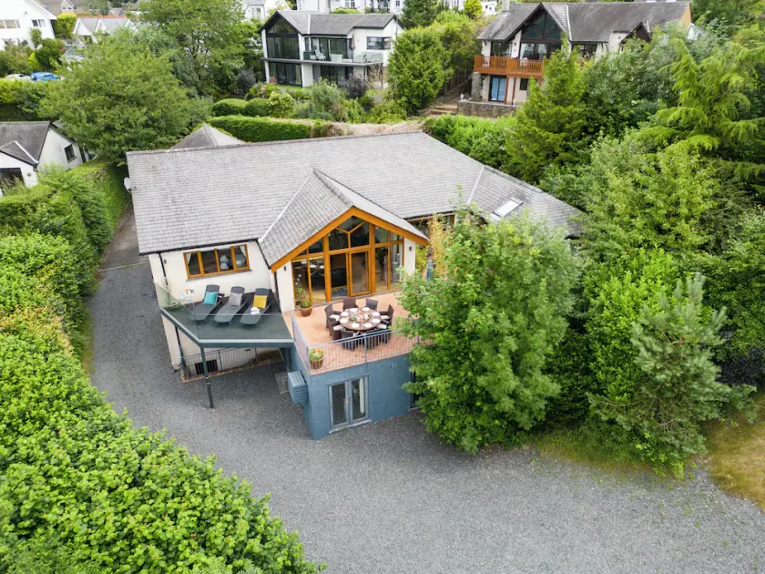 Central Bowness - Hot Tub, Cinema Room and Lake Views - Image 1