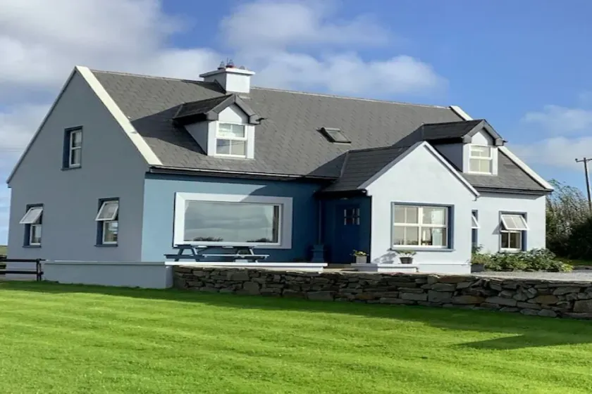 4 bedroom 3 bathroom cosy luxurious property with spectacular ocean views - Image 1