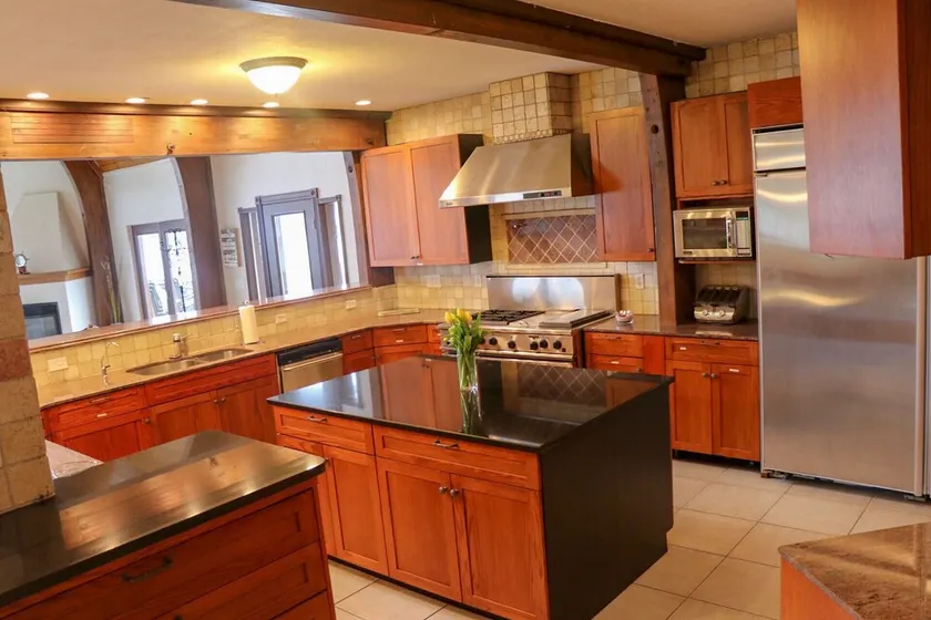 Huge Lakefront A-frame on Owasco, 4 king bedrooms, 5 bathrooms, Sleeps 10-12 - Image 1