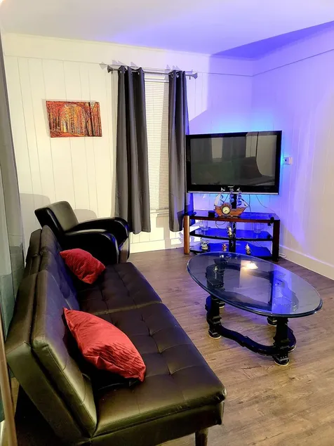 Mthly Stay Discounts & Pet Friendly Downtown Lansing Sparrow Hospital - Image 1