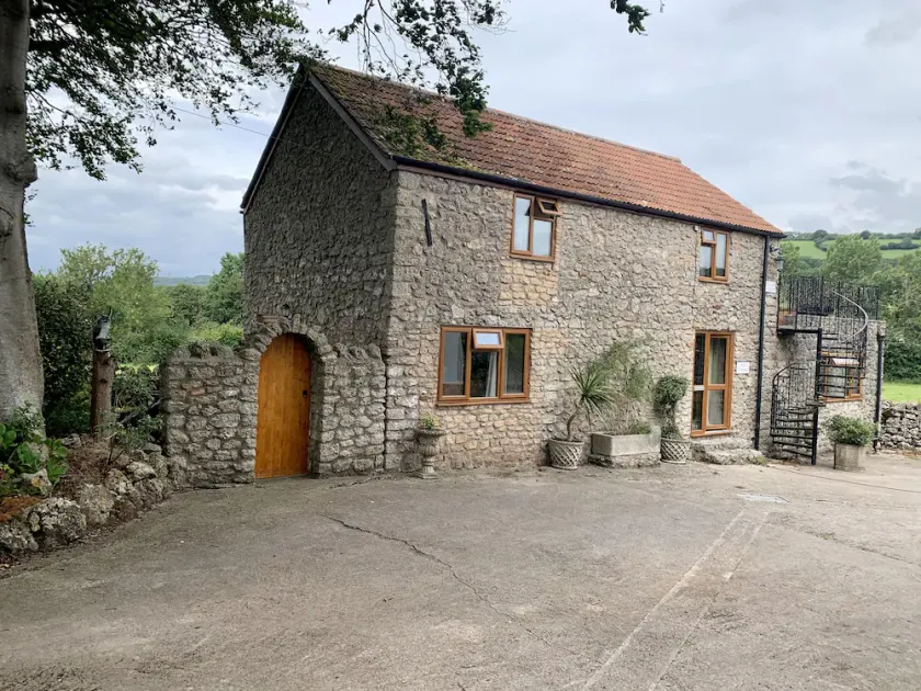 The Stables, Lovely Country Apartment in a Converted Barn - Image 1