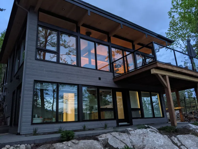 Le Riverain. Riverfront Modern Cottage. - Image 1