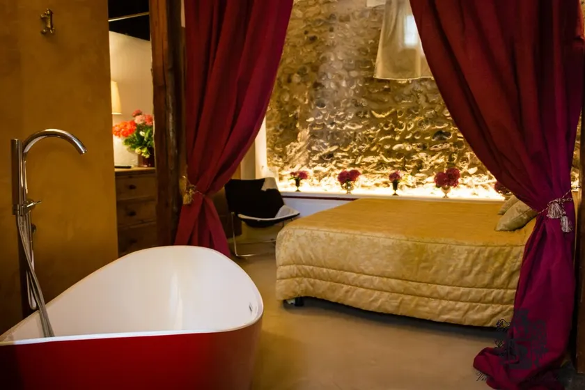 Gold Suite con Vasca da Bagno in Camera Nelle Colline del Prosecco - Image 1