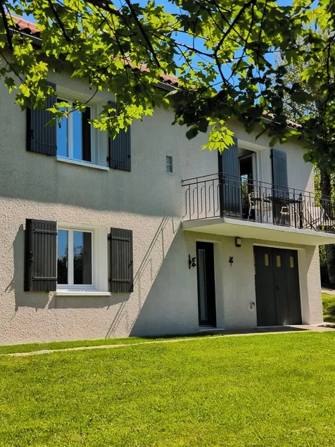 LANGOGNE 5 minutes from Lake Naussac, 7-room holiday home with garden.  - Image 1