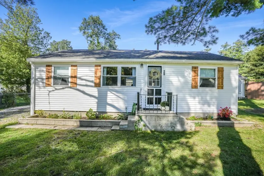 New England Lake House - Image 1
