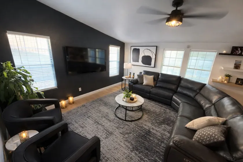 Red Rock Retreat - Image 1