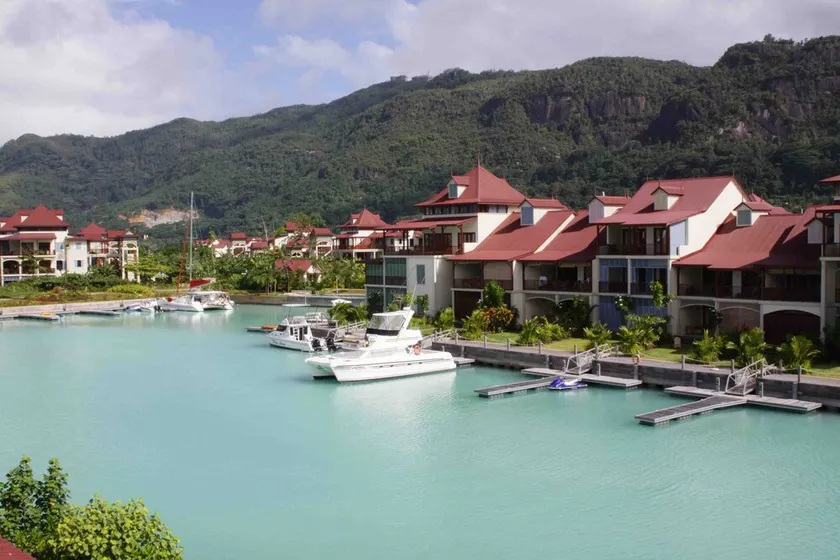 Luxury Loft Appartment on Eden Island with 3 Bedrooms, Views on Marina & Beach - Image 1