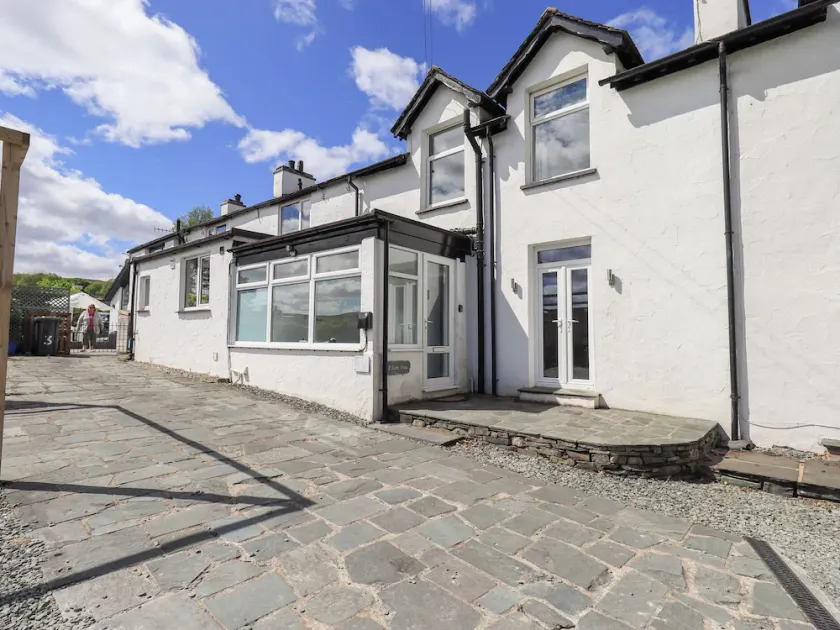 TWO LAKE VIEW, pet friendly, luxury holiday cottage in Coniston - Image 1