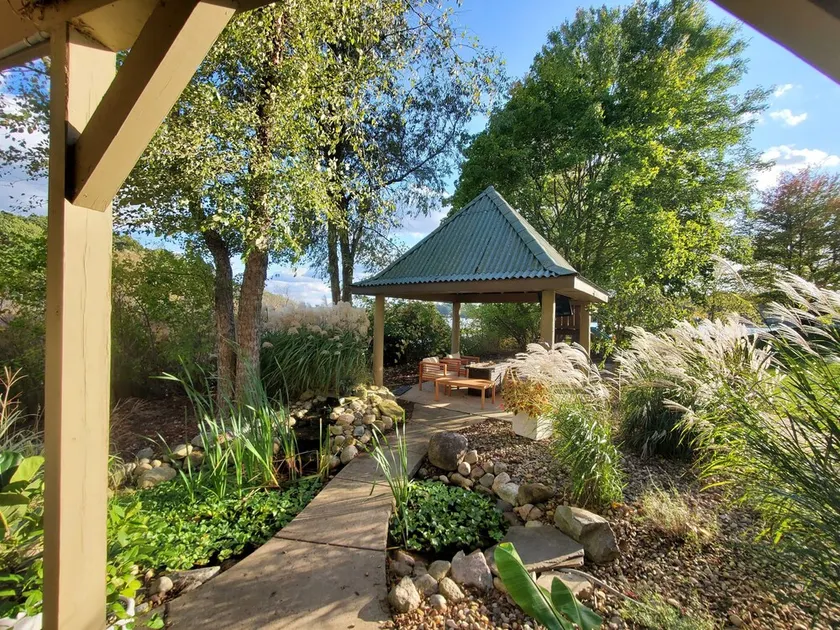 Tip of the Peninsula Lake House Retreat - Image 1
