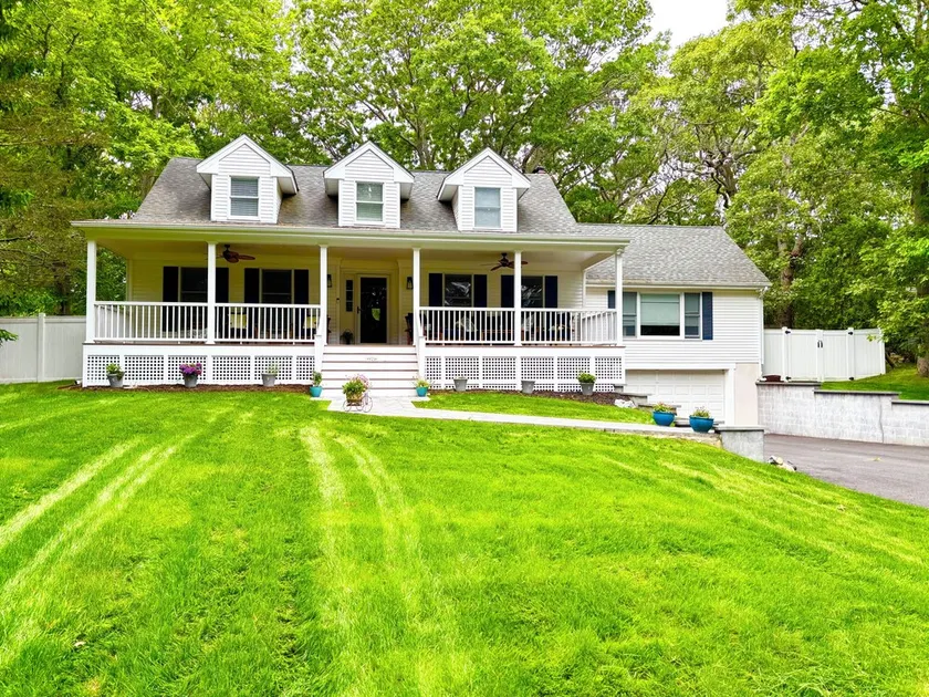 Southold, NY, Herz von North Fork Wine Country - Image 1