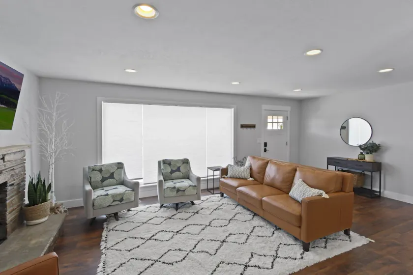 Monthly Special! Location! New Everything 5 Bed Home w/ Hot Tub - Image 1