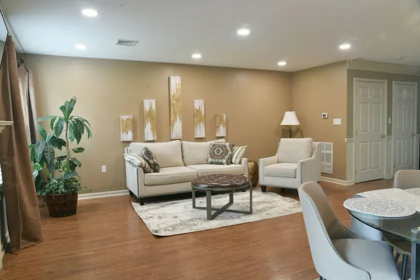 3-bedroom townhouse close to Mechanicsburg, Camp Hill, Harrisburg and Hershey  - Image 1