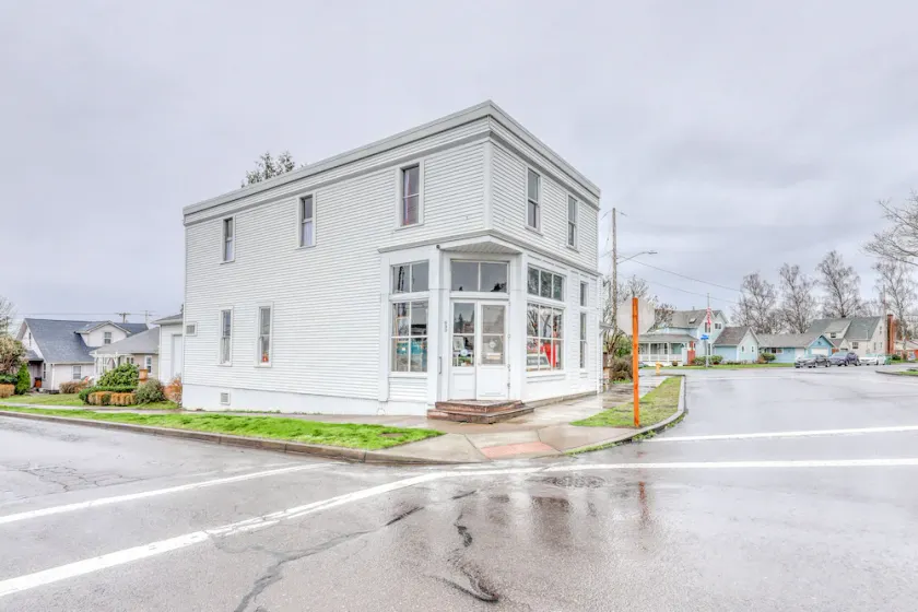 Unique, historic home in walk-able, Hallmark style town - Image 1