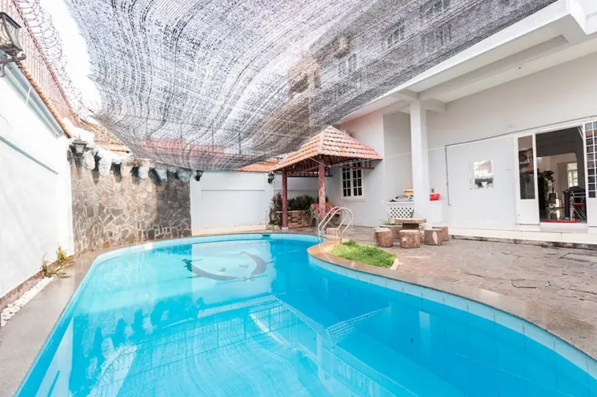 Villa 2. 4 Lac Long Quan - Image 1