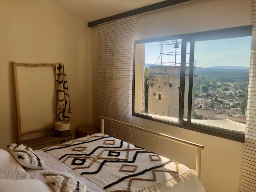 In Chateauneuf de Gadagne, in the heart of the village: 2 separate bedrooms - Image 1