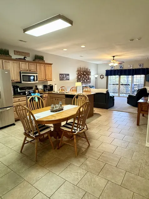 Walk-in level Condo B-6 Near Lake - Image 1