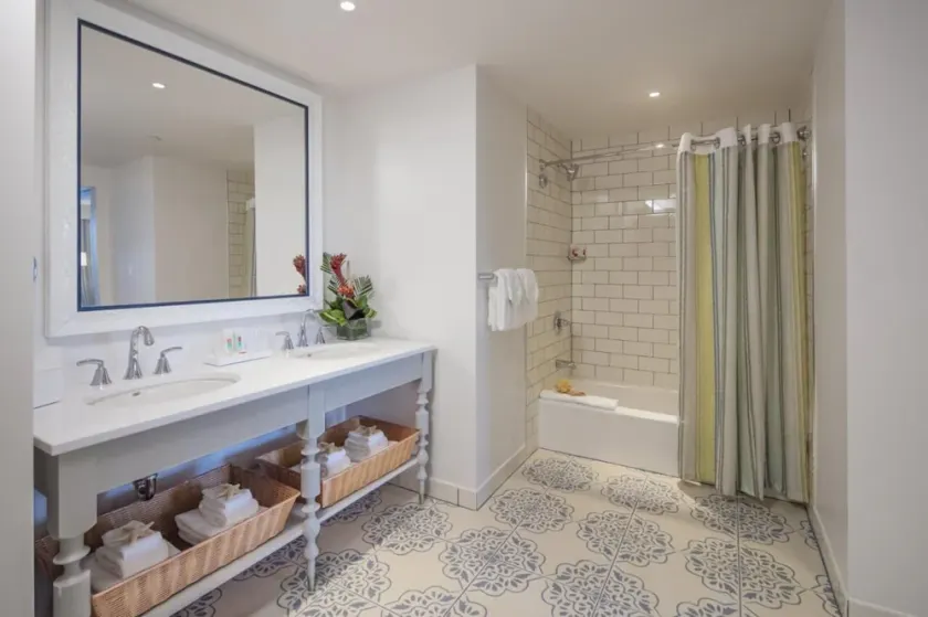1-Bedroom Suite at a 4⭐️ Hotel - Image 1