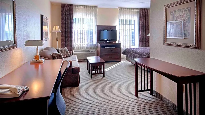 Studio | Free Breakfast Buffet, Pool & Gym Access - Image 1