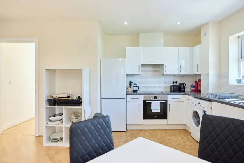 Beige & Timber Flat Edgware - Image 1