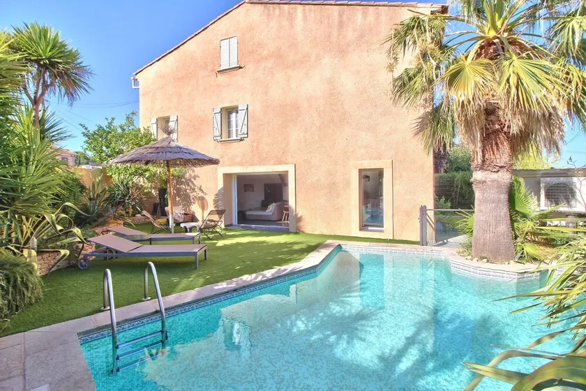 House with swimming pool and garden 4 bedrooms 8 pers. large living room 2 bathrooms  - Image 1