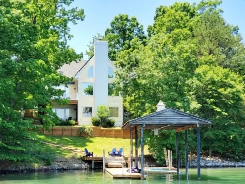 Pool table, Paddle board, Kayak, EZ dock, floater dock, WiFi. - Image 1