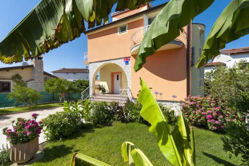 Villa med duplexlägenhet, havsutsikt och Wi-Fi i Rovinj-Borik - Image 1