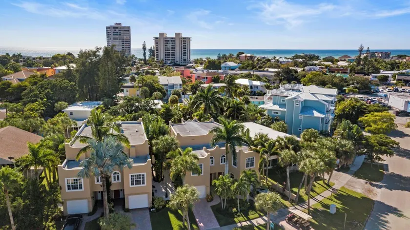 Siesta Avenida Townhome 5208 - Image 1