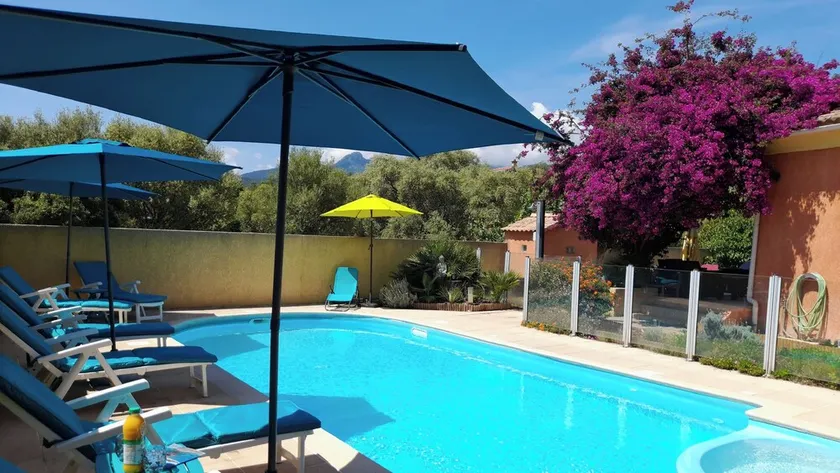 MINI VILLA 60m² med swimmingpool - 2 soveværelser - aircondition - terrasse - strand 5 min - Image 1