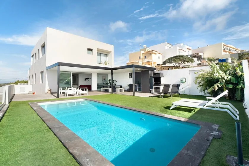 Ferienvilla 'Tulio Homme 2' mit Meerblick, privatem Pool und WLAN - Image 1