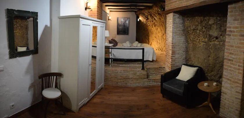 Vacker grotta hus med charm - Image 1